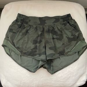 Lululemon Hotty Hot 2.5 Shorts